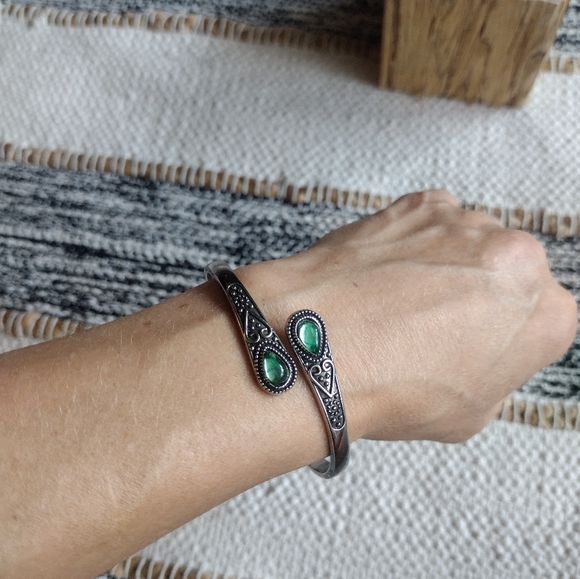 3 / $25 Beautiful Metal Adjustable Bracelet - Picture 3 of 4